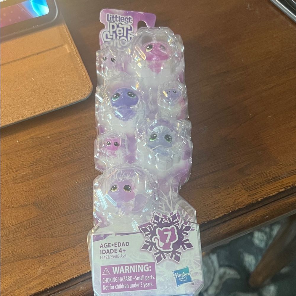 Hasbro Littlest Pet Shop Pink and White Figures